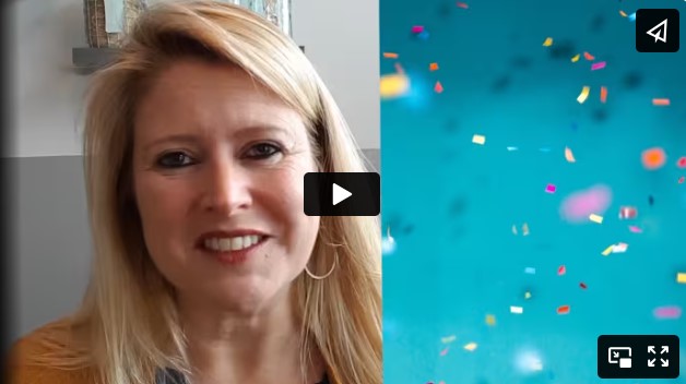 Katrín legt in de video uit waarom zij zo enthousiast is over kleur en waarom zij de website en de online kleurkaartleggingen heeft ontwikkeld.